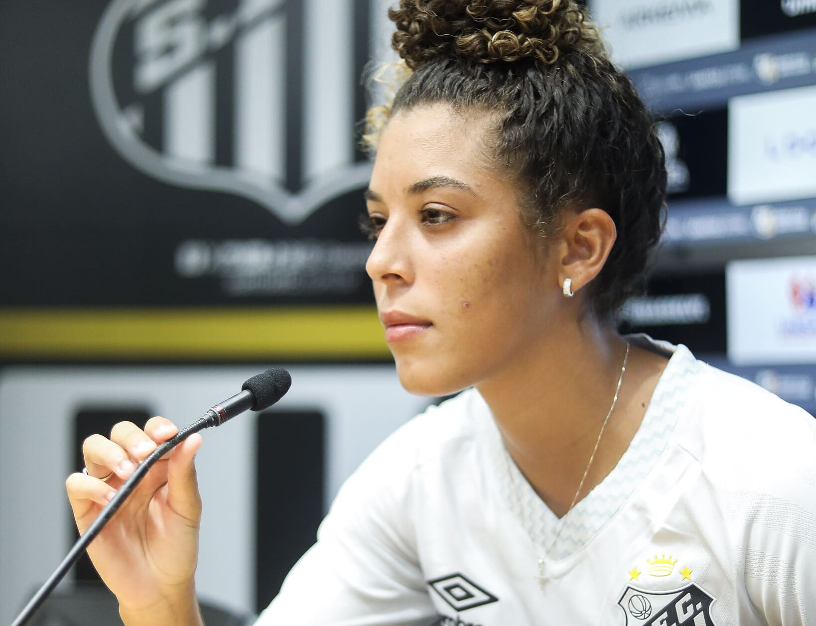 Leandra chega para reforçar a lateral do Santos (Foto: Reinaldo Campos/ Santos FC)