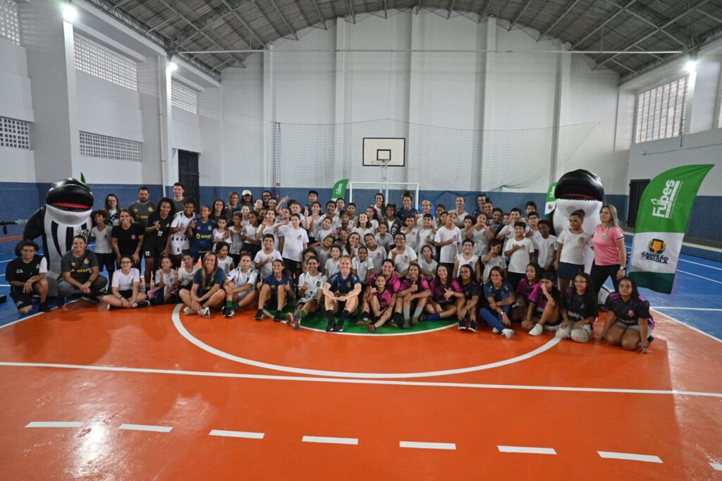 Sereias da Vila foram as convidadas do programa Campeão na Escola, da Fundação Pró-Esporte de Santos (Fupes) (Foto:Henrique Teixeira/Prefeitura de Santos)