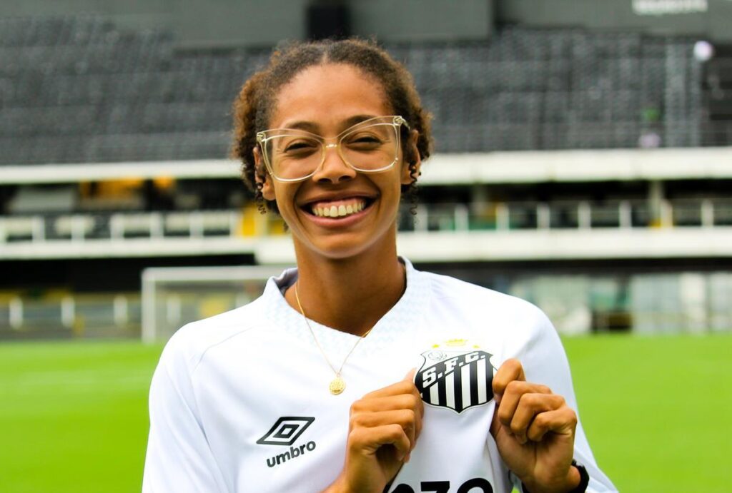 Evellyn Tauane chega para reforçar a lateral do Santos (Foto: Thaísa Gigo/Vibe Sport)