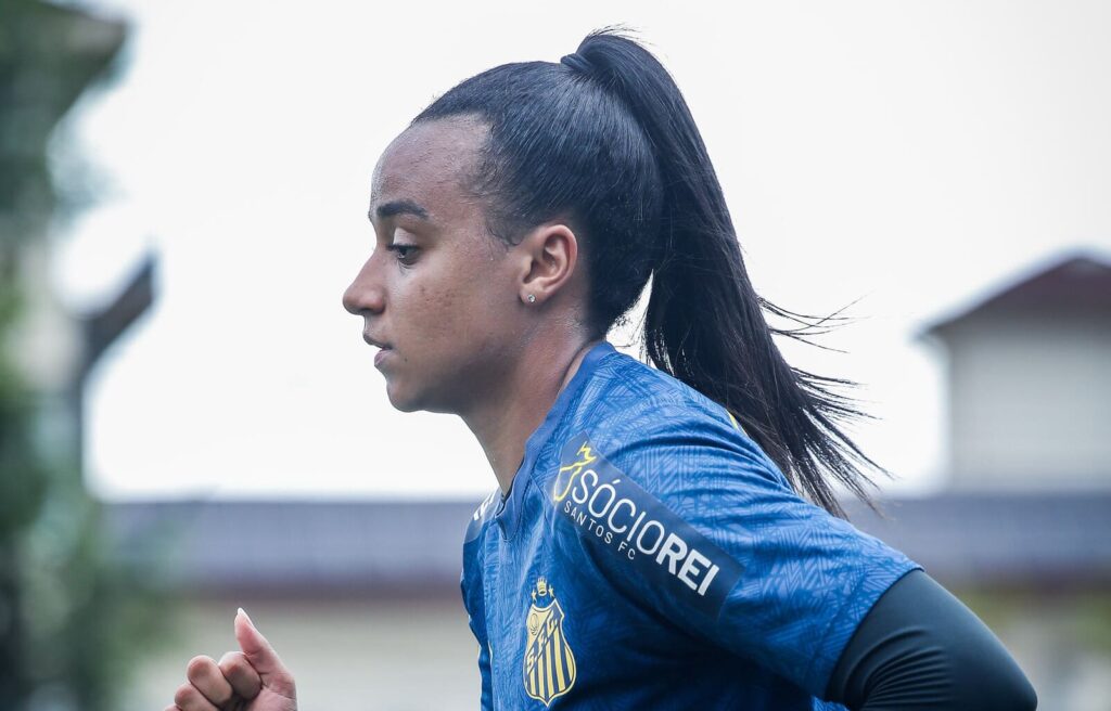 Carol Lara passou por nova cirurgia no joelho (Foto: Reinaldo Campos/ Santos FC)