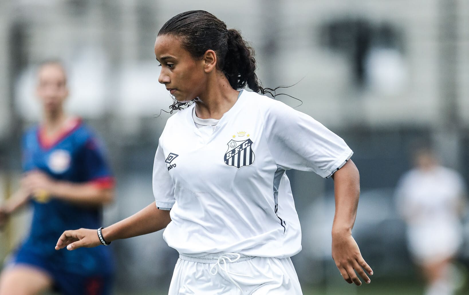 Julynha deve perder o restante da temporada (Foto: Reinaldo Campos/ Santos FC)