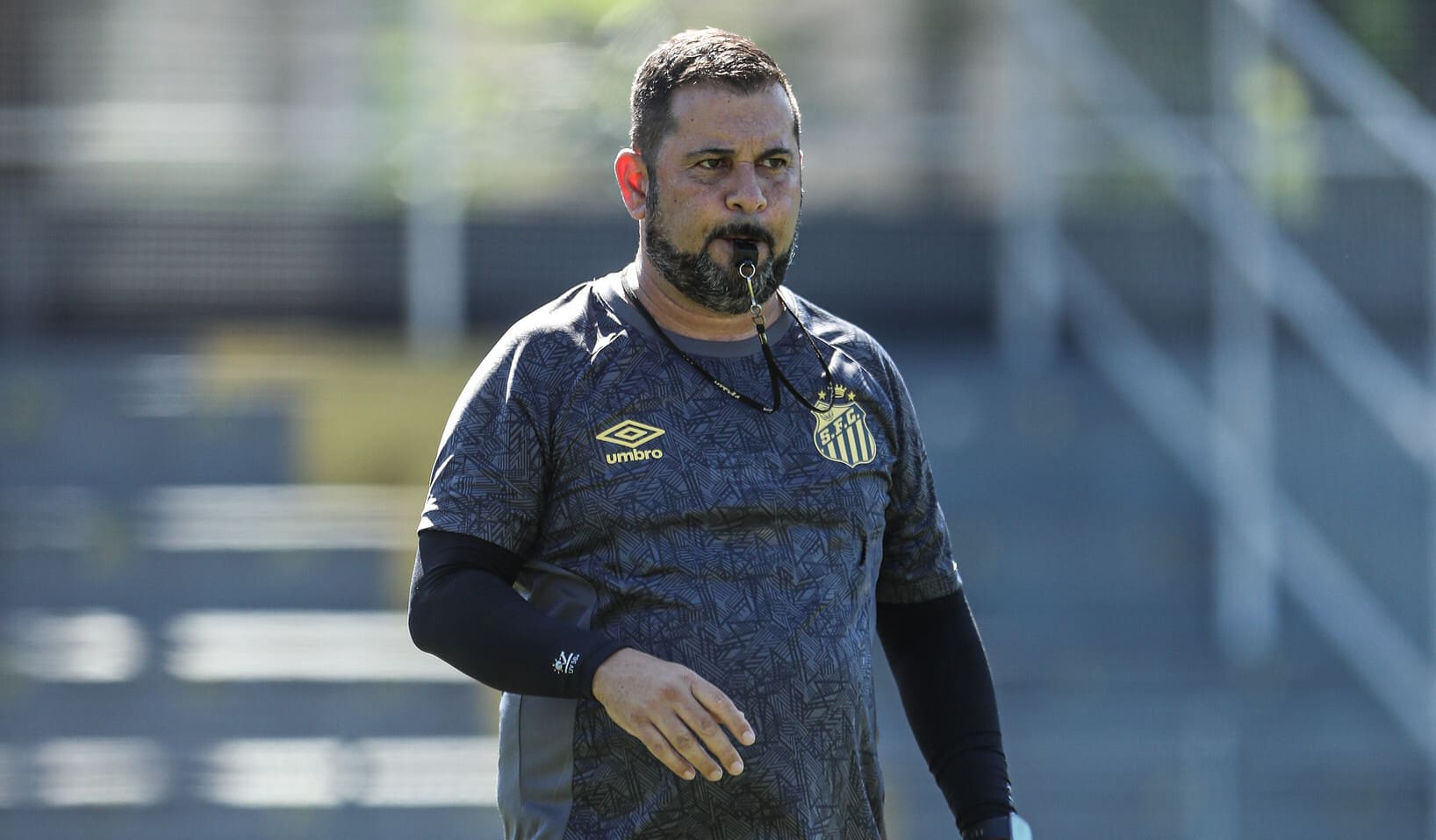 Caio Couto trabalhou bola parada na atividade (Foto: Reinaldo Campos/Santos FC)