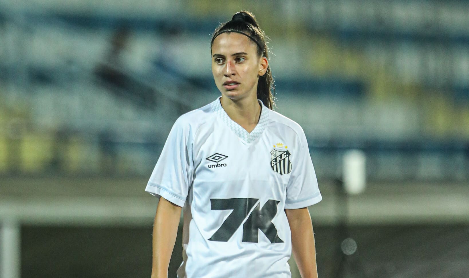 Giulia disputou seu primeiro jogo contra o Corinthians (Foto: Reinaldo Campos/Santos FC)