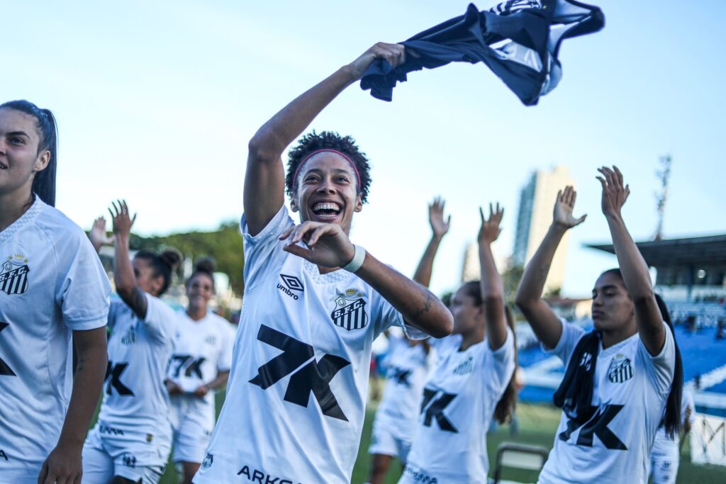 Santos assumiu a liderança (Foto: Reinaldo Campos/ Santos FC)