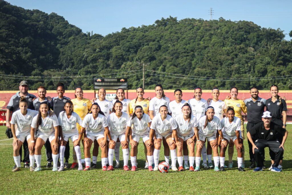 Sereinhas terão aulas de inglês no clube (Foto: Reinaldo Campos/ Santos FC)