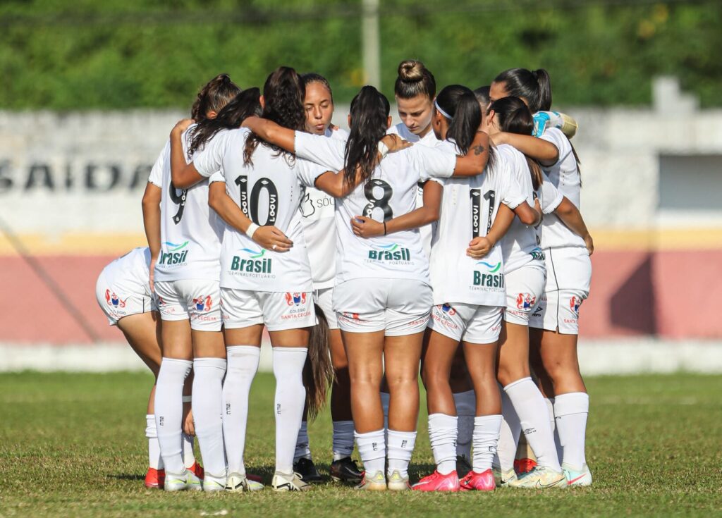 Sereinhas encaram o Corinthians (Foto: Reinaldo Campos/ Santos FC)