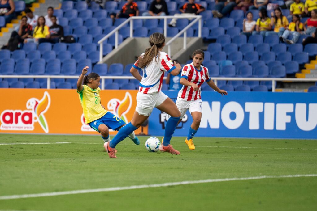 Brasil e Paraguai fizeram um bom jogo em Cali (Foto: Nelson Terme / CBF)
