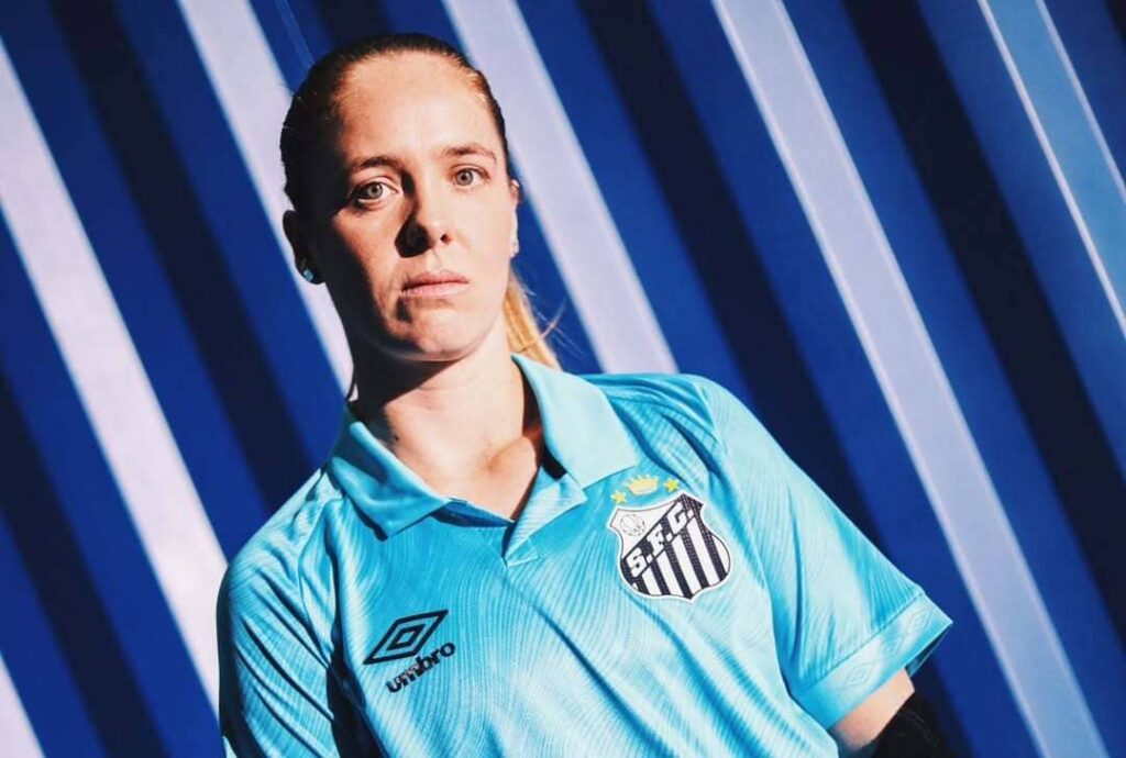 Ketlen esteve presente no lançamento (Foto: Divulgação/Santos FC)
