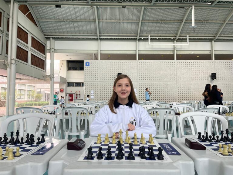 Clarice Piekarski representa o Santos (Foto: Reprodução)