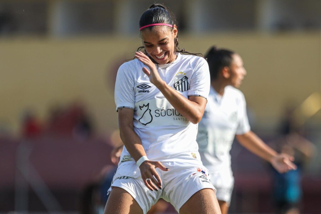 Kauany marcou um dos gols da vitória (Foto: Reinaldo Campos/Santos FC)