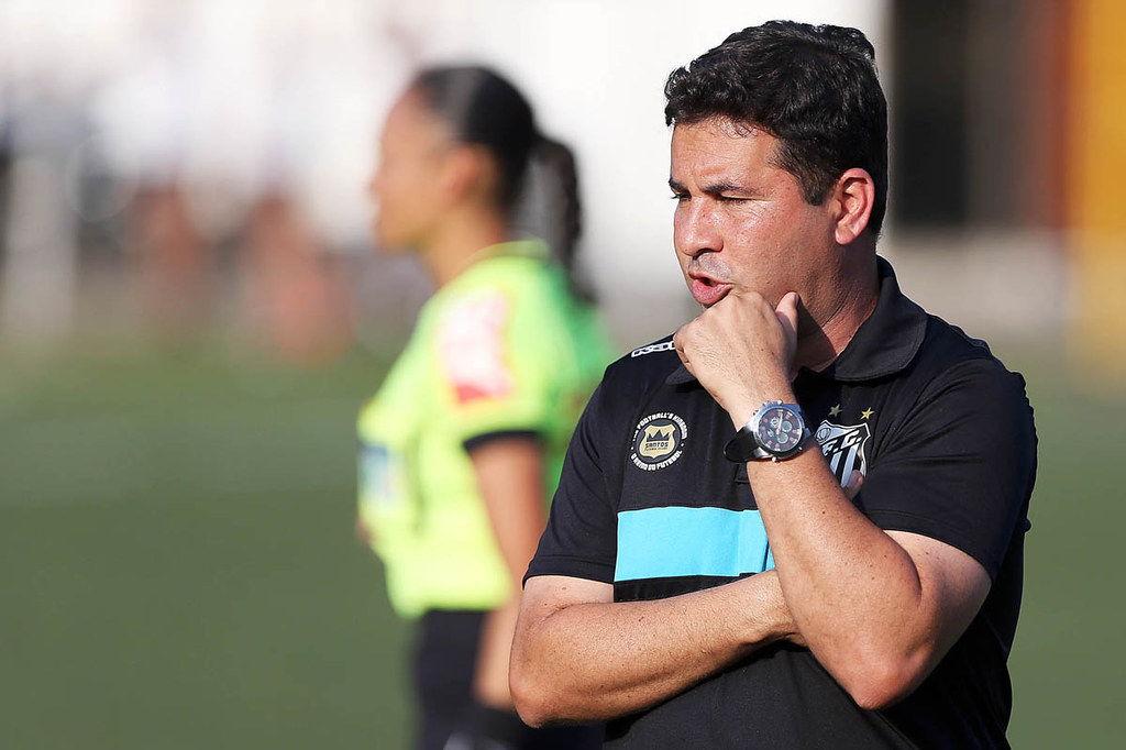 Caio Couto também comandava o Santos em 2016 (Foto: Pedro Ernesto Guerra Azevedo/ Santos FC)