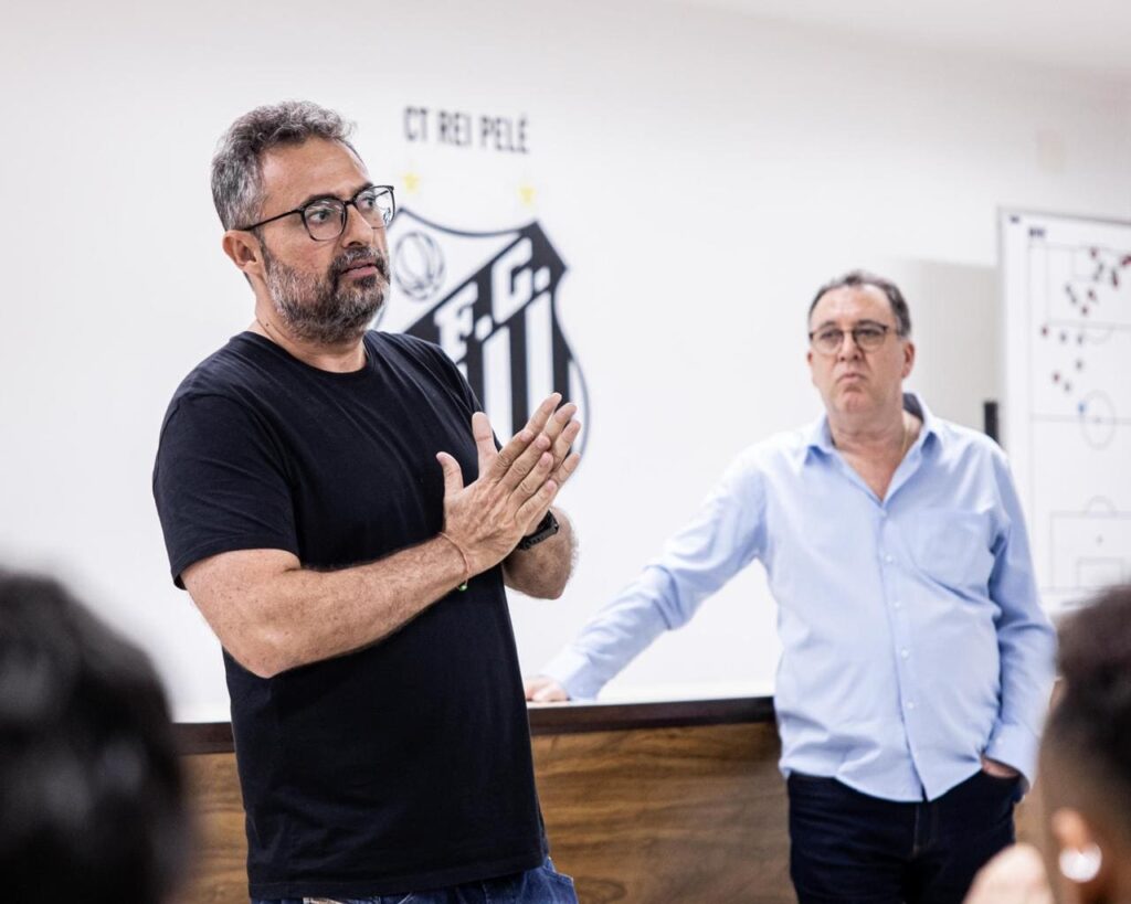 Alexandre Mattos tem 49 anos e começou a carreira em 2005 (Foto: Raul Baretta/ Santos FC)