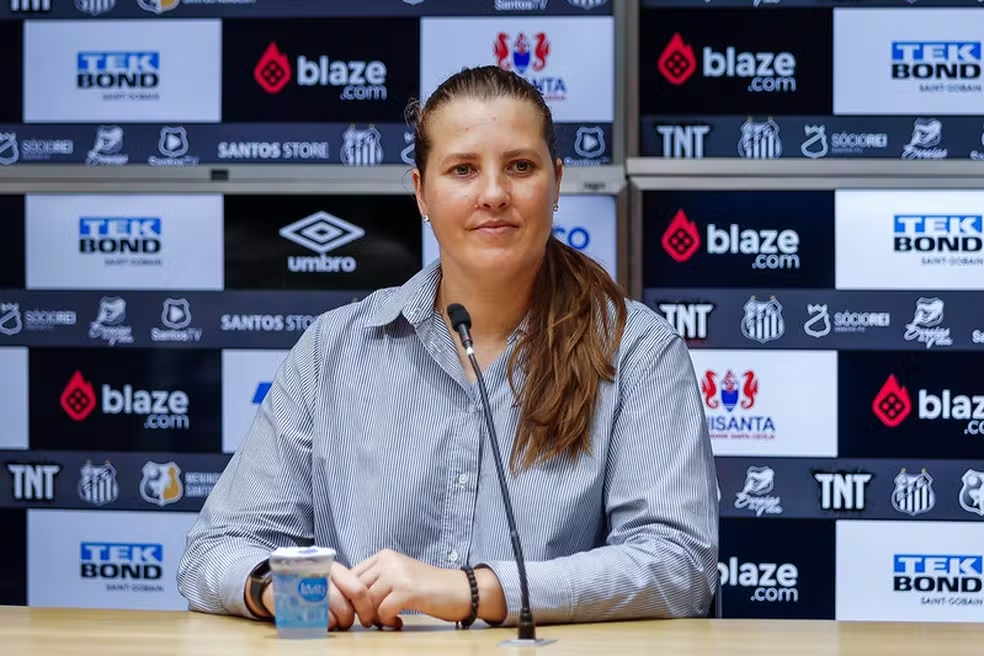 Thaís Picarte, coordenadora do futebol feminino do Santos