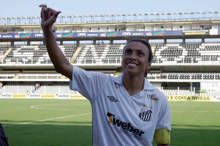 Marta foi campeão da Libertadores pelo Santos (Foto: Pedro Ernesto Guerra Azevedo/ Santos FC)
