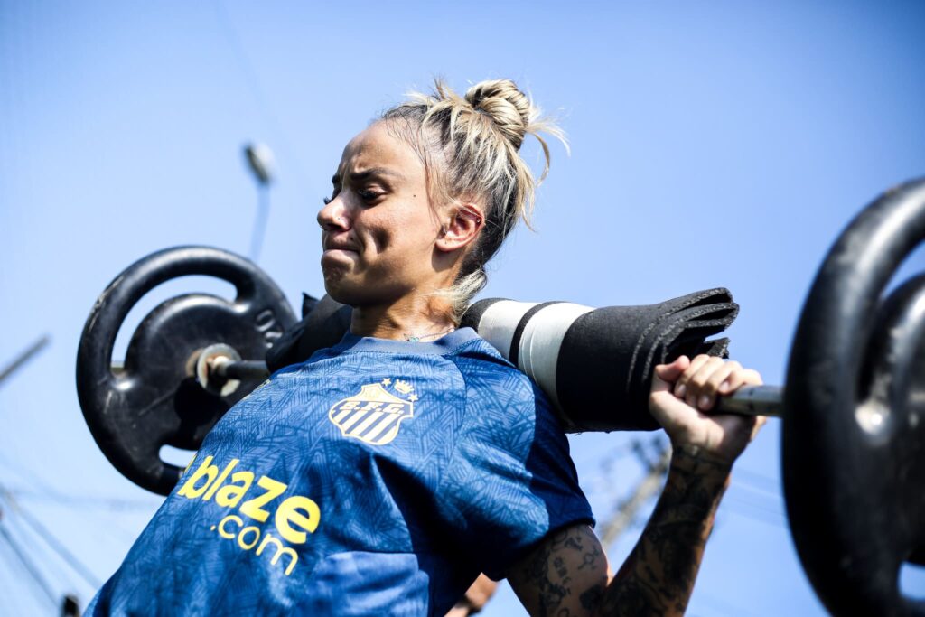 Thaisinha seguiu rotina de treinos (Foto: Reinaldo Campos/ Santos FC)