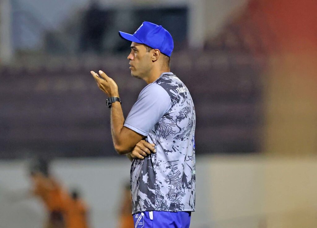 Técnico Arismar Junior (Foto: Celio Messias)