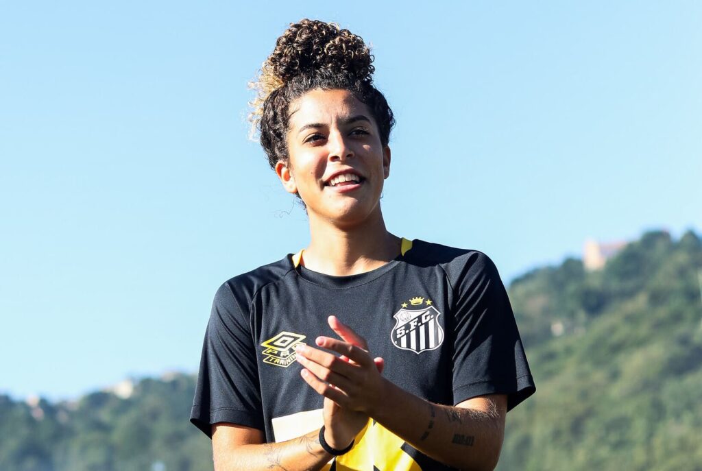 Leandra vai atuar pela equipe Sub-20 (Foto: Reinaldo Campos/ Santos FC)