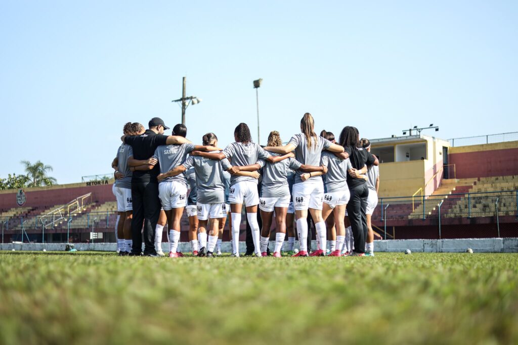 Sereinhas enfrentam o Corinthians (Foto: Reinaldo Campos/ Santos FC)