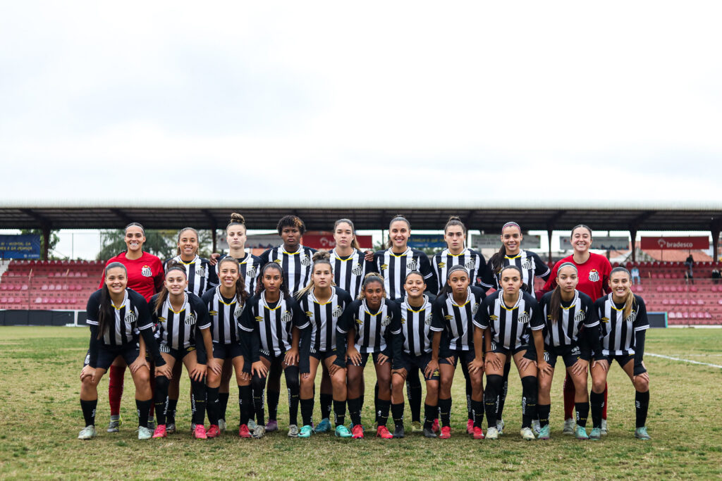 Sereinhas enfrentam o Corinthians (Foto: Reinaldo Campos/ Santos FC)