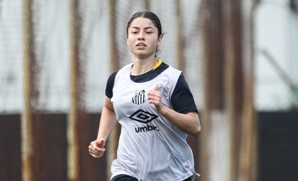 Heloisa está de volta aos treinos do Santos (Foto: Reinaldo Campos/ Santos FC)