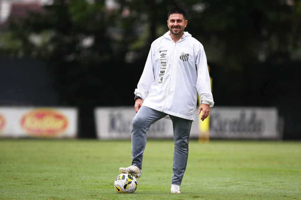Fabricio de Paula foi demitido do Santos (Foto: Pedro Ernesto Guerra Azevedo/Santos FC)