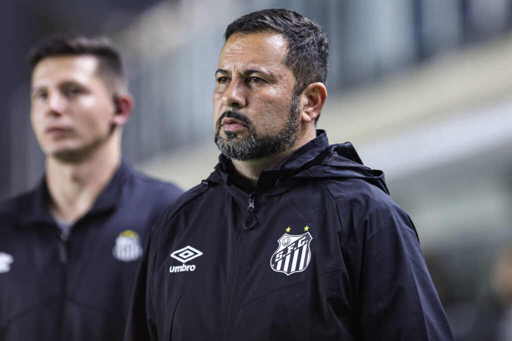 Caio Couto explica os desafios contra o Botafogo (Foto: Reinaldo Campos/ Santos FC)