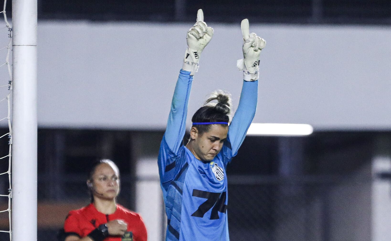Stefane defendeu cobranças de pênaltis e garantiu o Peixe na final (Foto: Reinaldo Campos/ Santos FC)