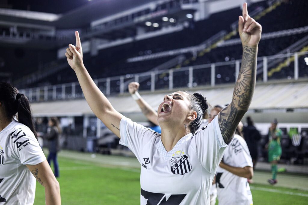 Analuyza comemora bom momento pelo Santos (Foto: Reinaldo Campos/ Santos FC)