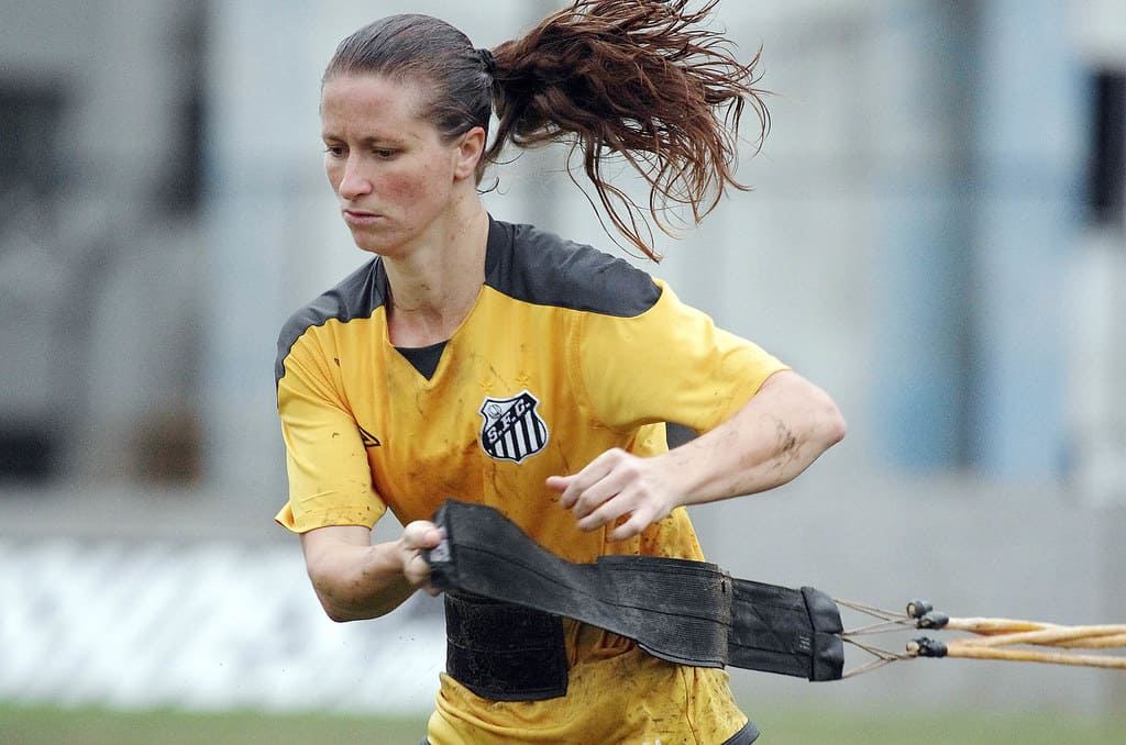 Suzane Agostini, ex-artilheira do Santos, luta contra um câncer agressivo (Foto: Pedro Ernesto Guerra Azevedo/ SantosFC)