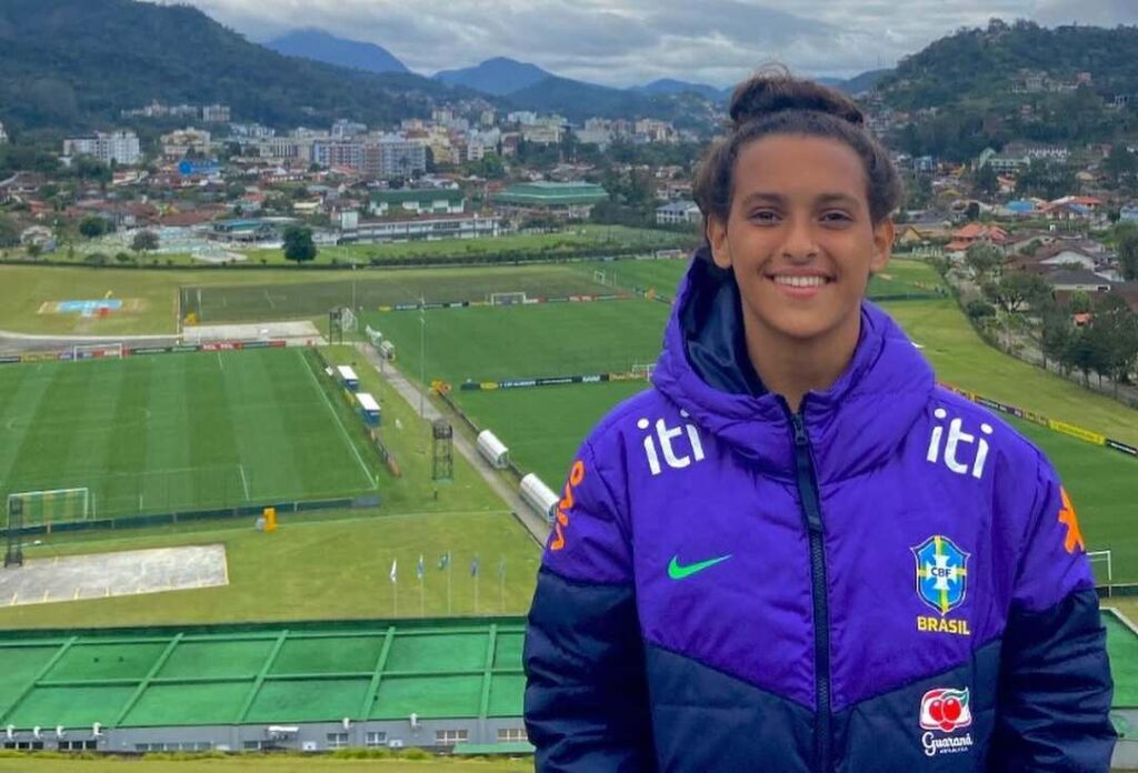 Maira Rossi, de 18 anos, passou pela Seleção de base (Foto: Reprodução)