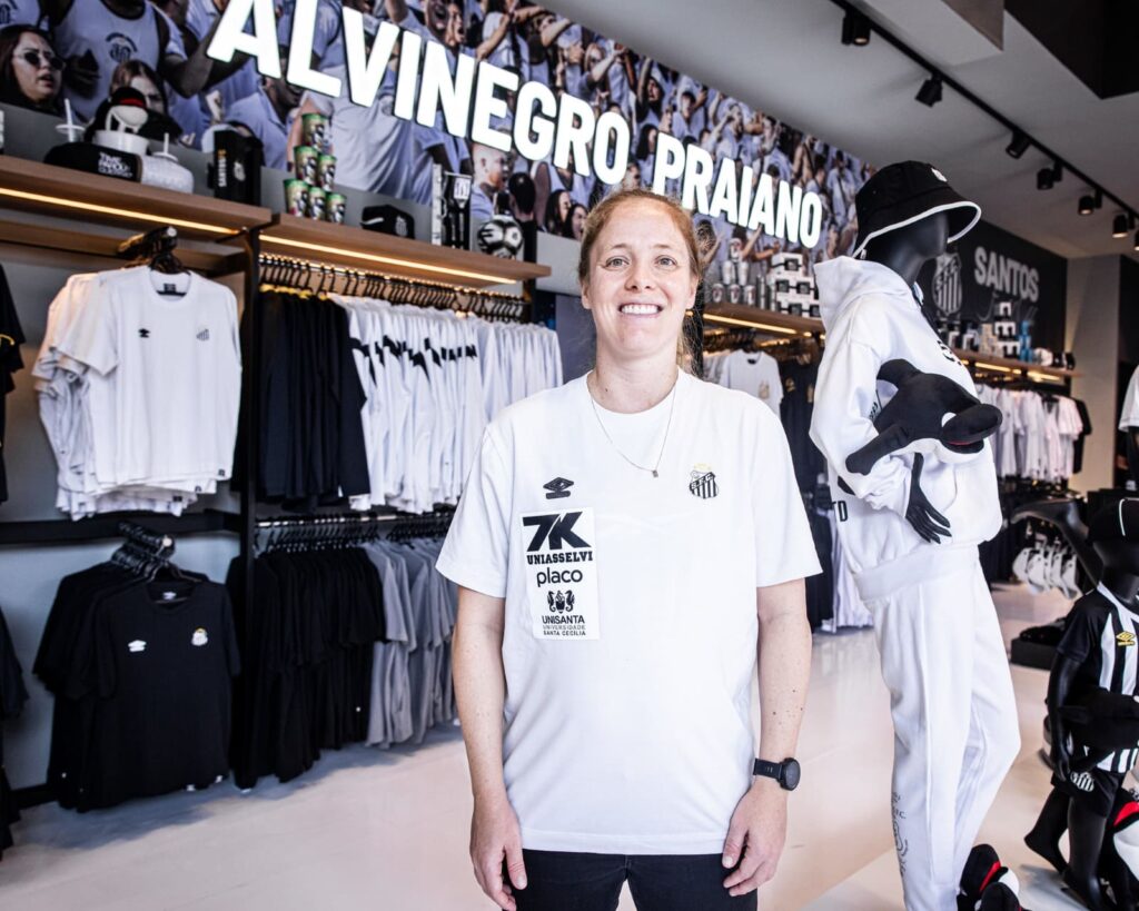 Ketlen durante reinauguração da Santos Store (Foto: Raul Baretta/Santos FC)