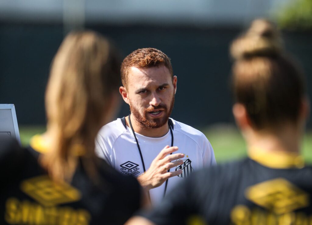 Nomes chegaram para reforçar o time de Yura Titow (Foto: Reinaldo Campos/ Santos FC)