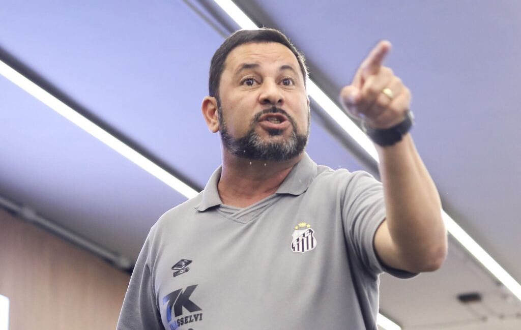 Caio Couto tem reunião para permanecer no Santos (Foto: Reinaldo Campos/ Santos FC)