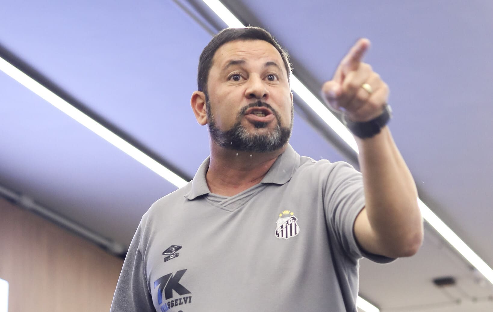 Caio Couto tem reunião para permanecer no Santos (Foto: Reinaldo Campos/ Santos FC)