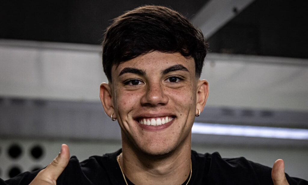 Chermont esteve na Vila Belmiro (Foto: Raul Baretta/ Santos FC)