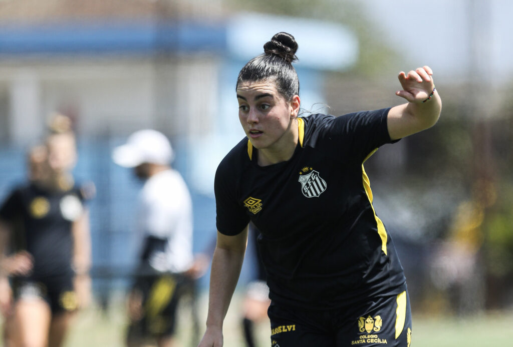 Mari Barbieri está de volta aos treinos do Santos (Foto: Reinaldo Campos/ Santos FC)