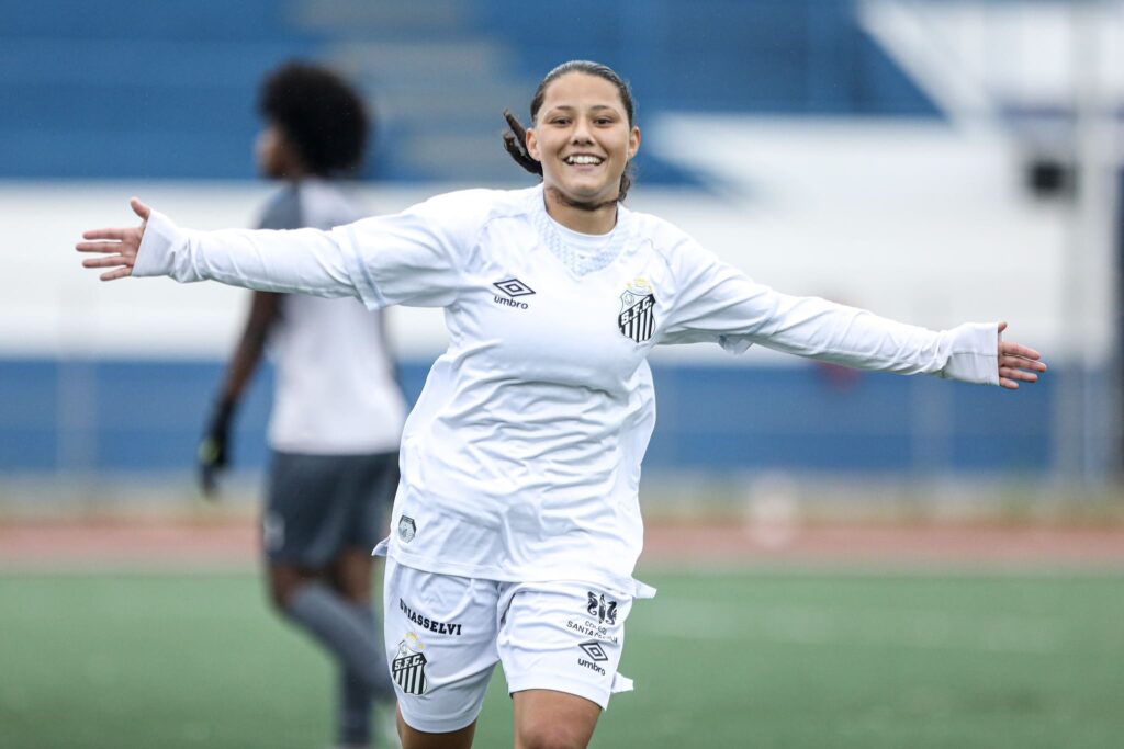 Evelin marcou o segundo gol do Santos (Foto: Reinaldo Campos/ Santos FC)