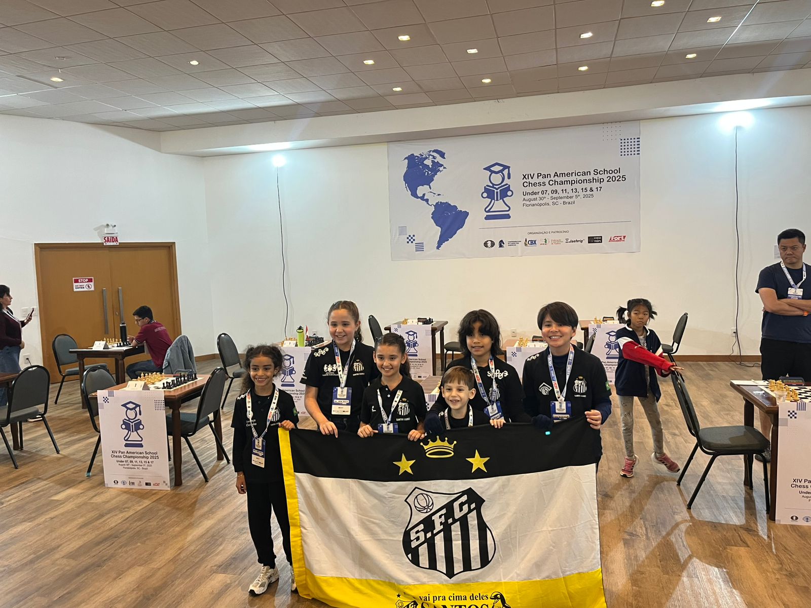 Equipe (da esquerda para a direita) Sofia Jaffé, Ana Helena Aulicino, Lis Yumi, Bento Aulicino, Henrique Haiashi e Pedro Yamamoto (Foto: Divulgação)