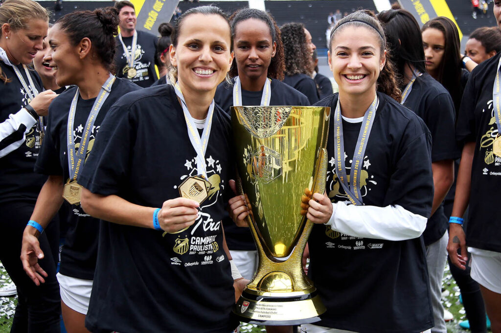 Carol Arruda e Angelina (Foto: Pedro Ernesto Guerra Azevedo/Santos FC)