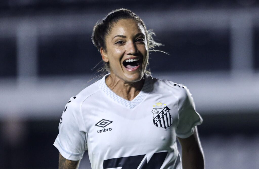 Laryh renovou com o Santos (Foto: Reinaldo Campos/ Santos FC)