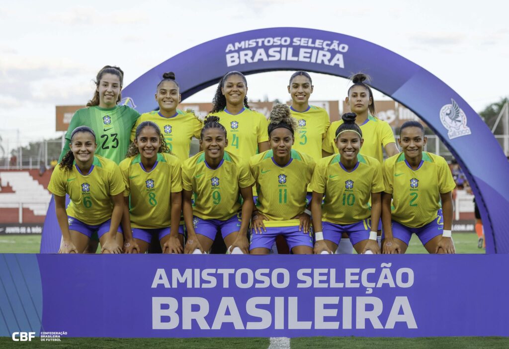 Samara, camisa 2, entre as titulares (Foto: Rafael Ribeiro/CBF)