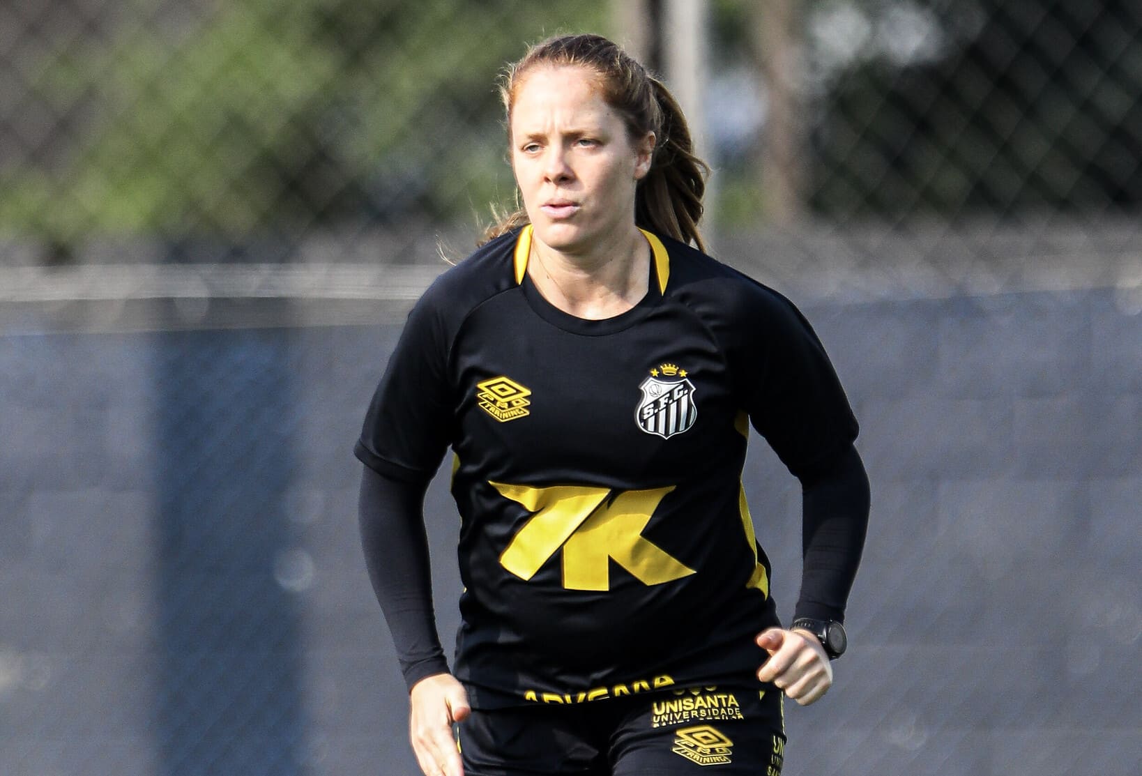 Ketlen renovou com o Santos (Foto: Reinaldo Campos/ Santos FC)