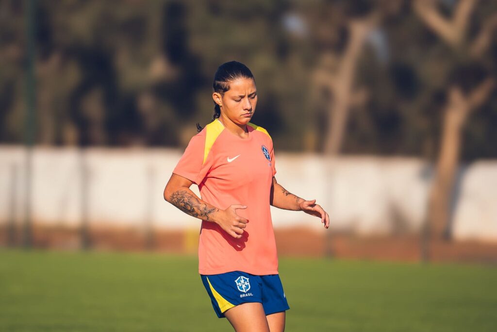 Evelin durante treino pela Seleção Brasileira (Foto: Fabio Souza / CBF)