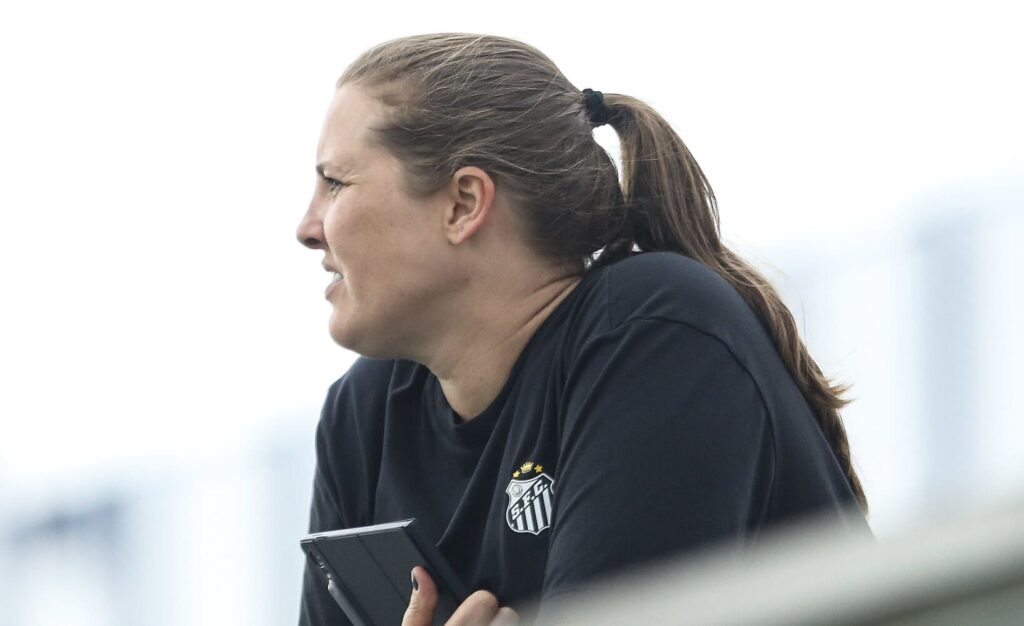 Thaís Picarte, coordenadora de futebol feminino do Santos (Foto: Reinaldo Campos/ Santos FC)
