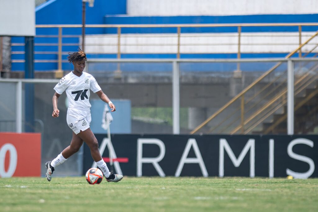 Sara Letícia em sua estreia pelo profissional (Foto: Ronaldo Barreto/Ag.Paulistão)