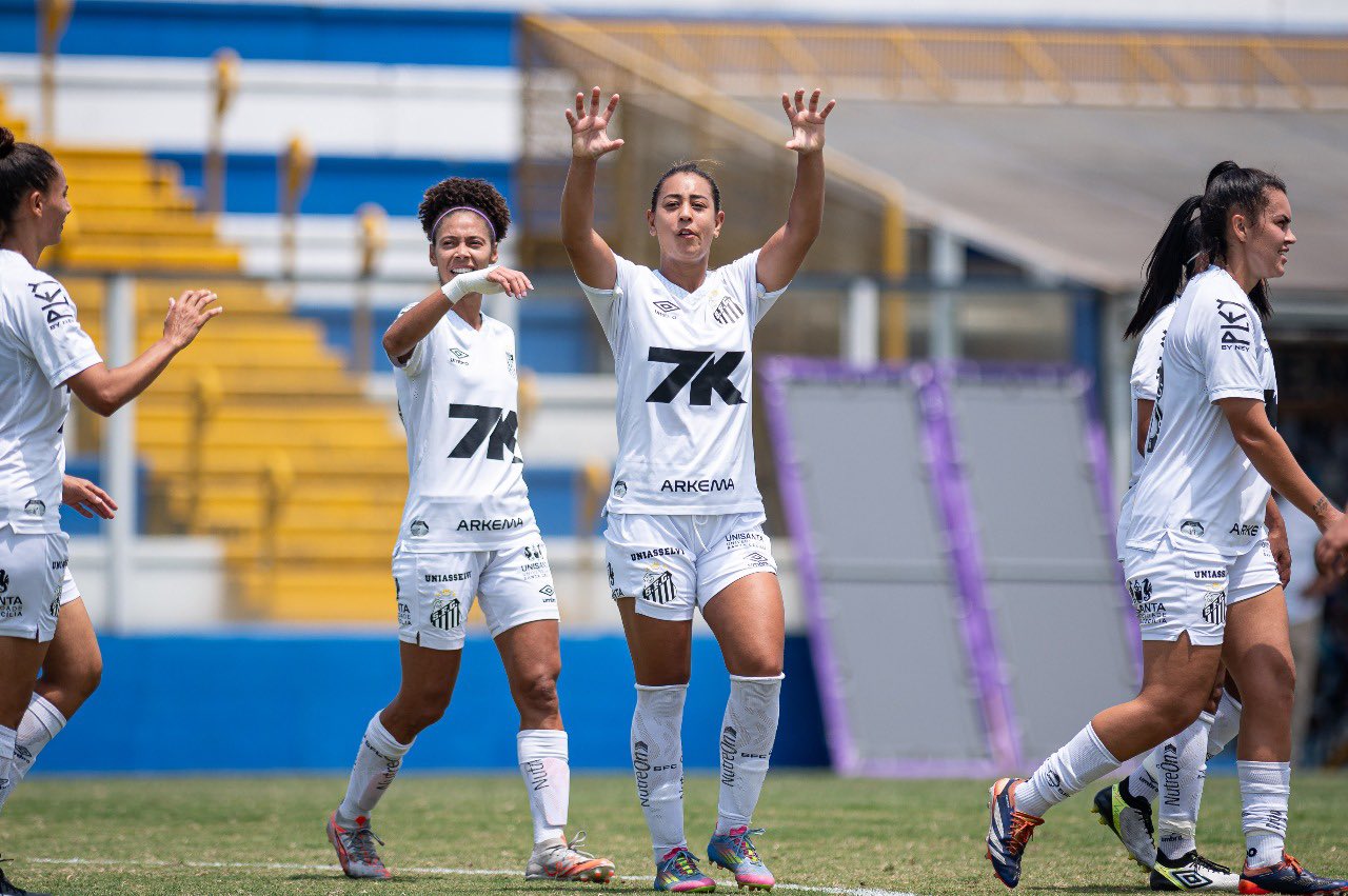 A equipe de futebol feminino do Santos goleou o São José por 8 a 1, em partida válida pela Copa Paulista Feminina.