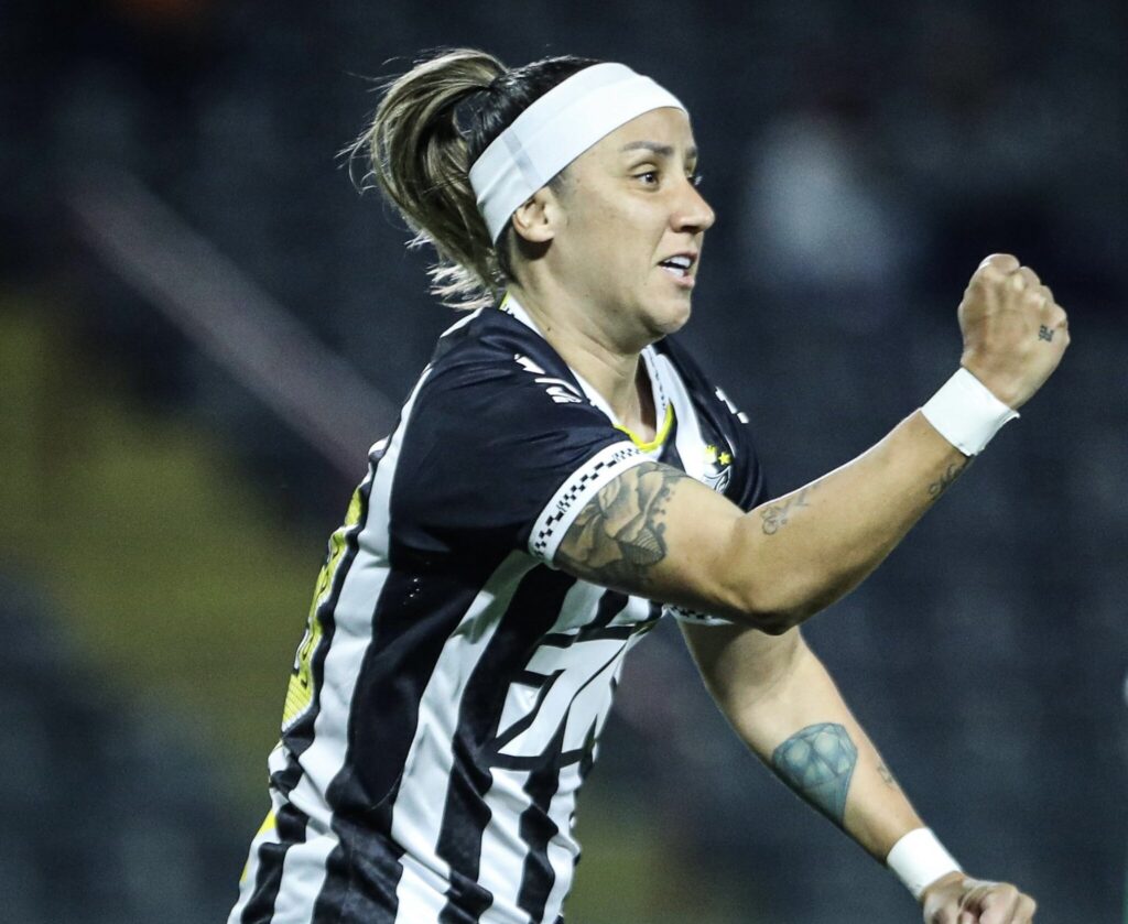 Pardal, zagueira do Santos, está fora da final da Copa Paulista Feminina (Foto: Reinaldo Campos/Santos FC)