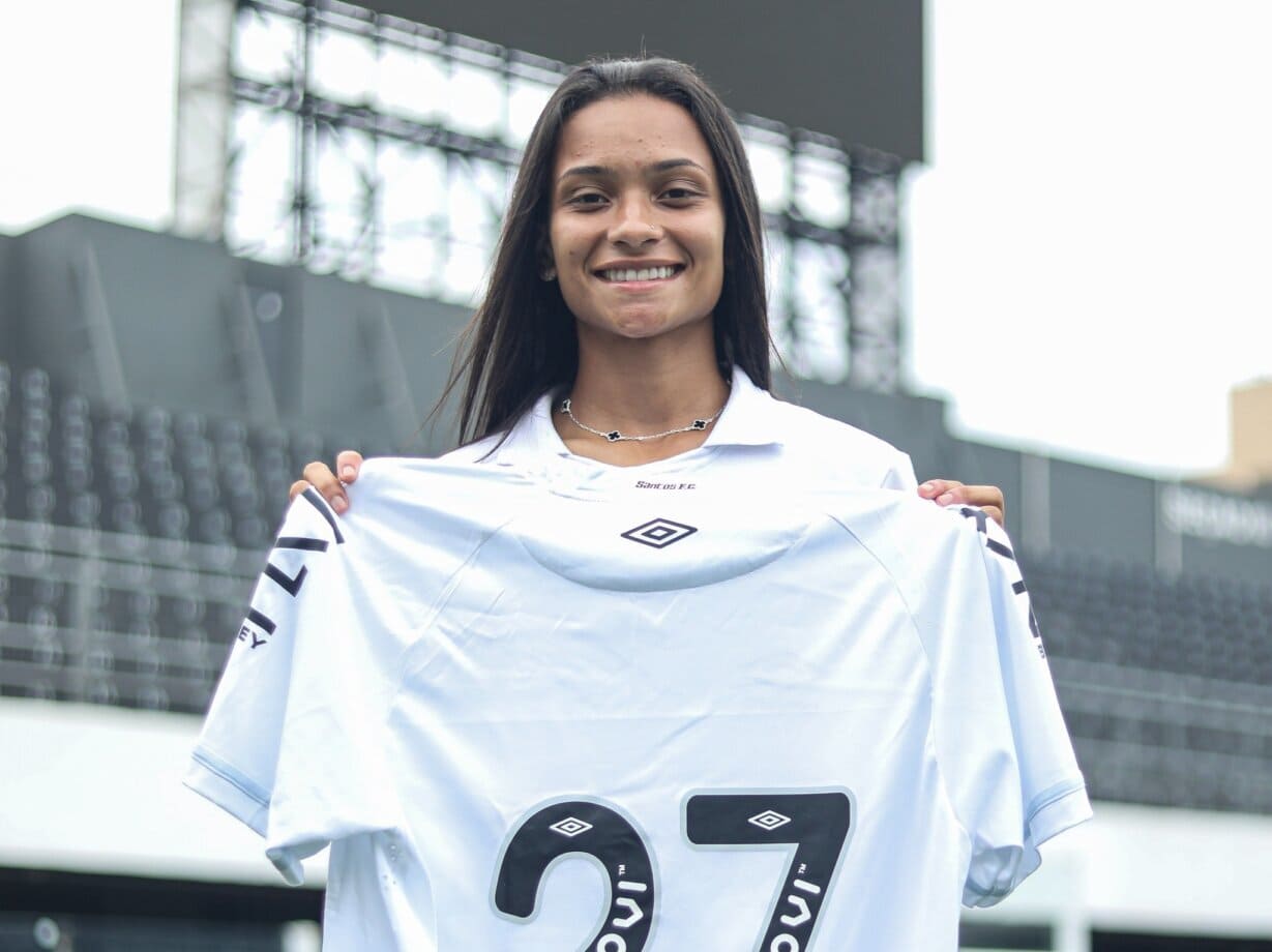 Santos renovou com Samara (Foto: Reinaldo Campos/Santos FC)