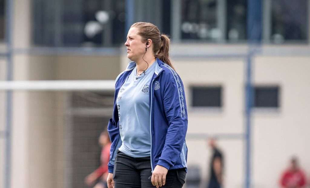 Thaís Picarte, coordenadora de futebol feminino do Santos (Foto: Bruno Vaz / Santos FC)