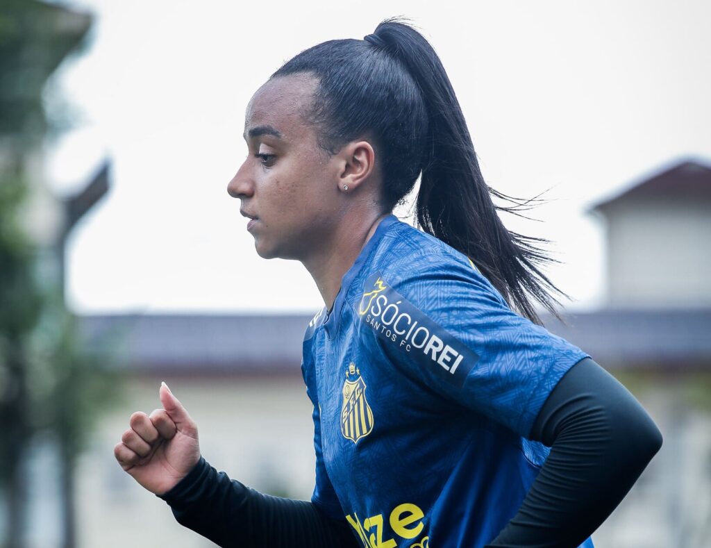Carol Lara renovou com o Santos (Foto: Reinaldo Campos/Santos FC)